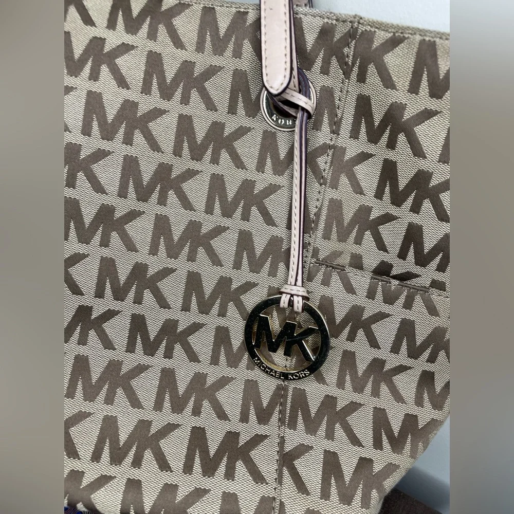 *Authentic* - Picture 7 of 7